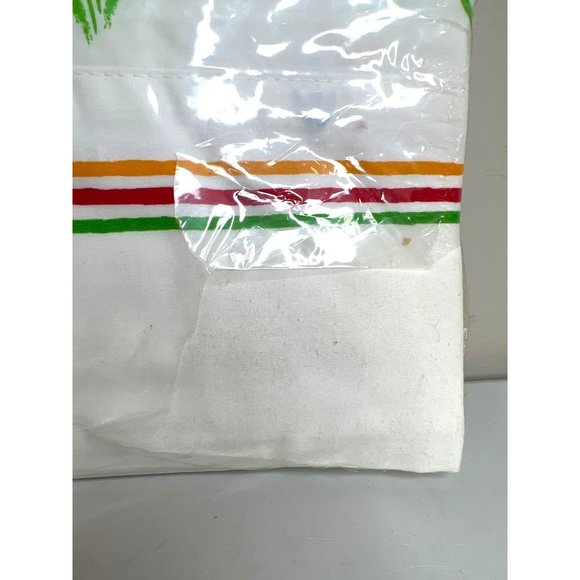 Vintage 80s Registry Double Flat Sheet Primarily Bouquets Red Yellow Blue Floral - Picture 5 of 7